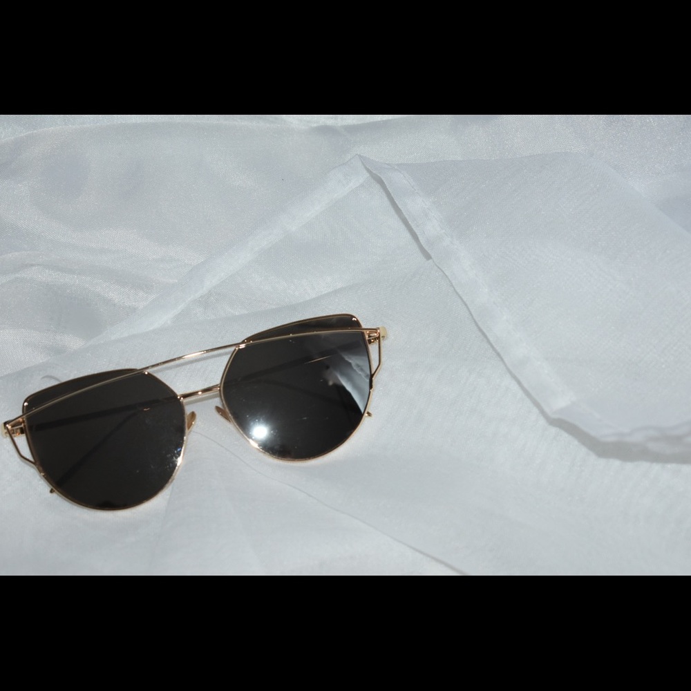 Sunglasses - Picture 3 of 6